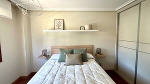 3 slaapkamers, een strijkplank/strijkijzer, gratis wifi, beddengoed