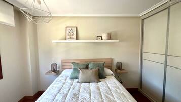 3 bedrooms, iron/ironing board, WiFi (free), bed sheets