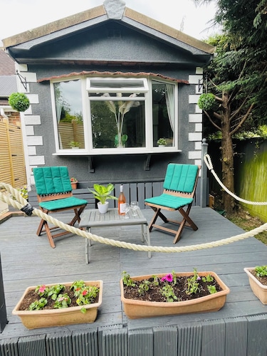 Private Tranquil One Bedroom Lodge With Parking and Outdoor Space. Pet Friendly!