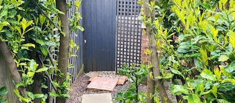 Private Tranquil One Bedroom Lodge With Parking and Outdoor Space. Pet Friendly!