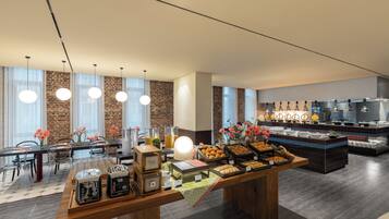 Daily buffet breakfast (KRW 28000 per person)