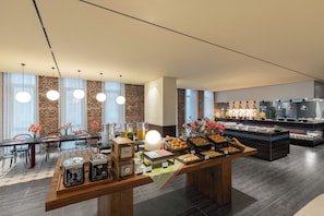 Petit déjeuner buffet servi tous les jours en supplément