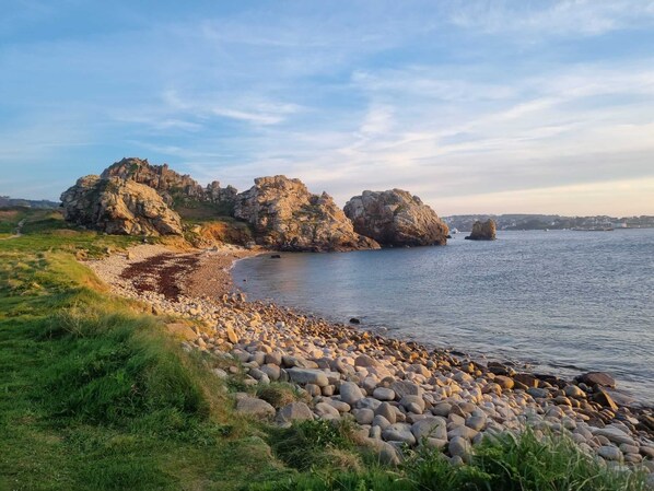 On the beach - La Falaise, Pointe de Primel, Appart à 30m de la Plage Avec Deux Pièces de Vie! (Plougasnou)