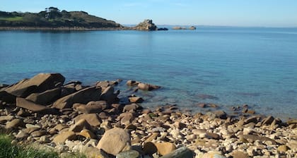 La Falaise, Pointe de Primel, Appart Ă 30m de la Plage Avec Deux PiĂšces de Vie!