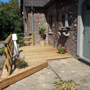 المنطقة المحيطة بالمنشأة