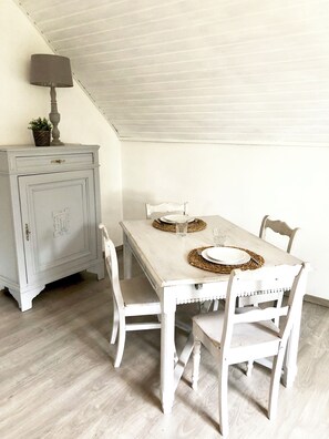 Dining - Gîte Rural aux Environs de Liège (Anthisnes)