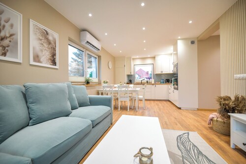 Relax and unwind in a cosy atmosphere with a unique view.