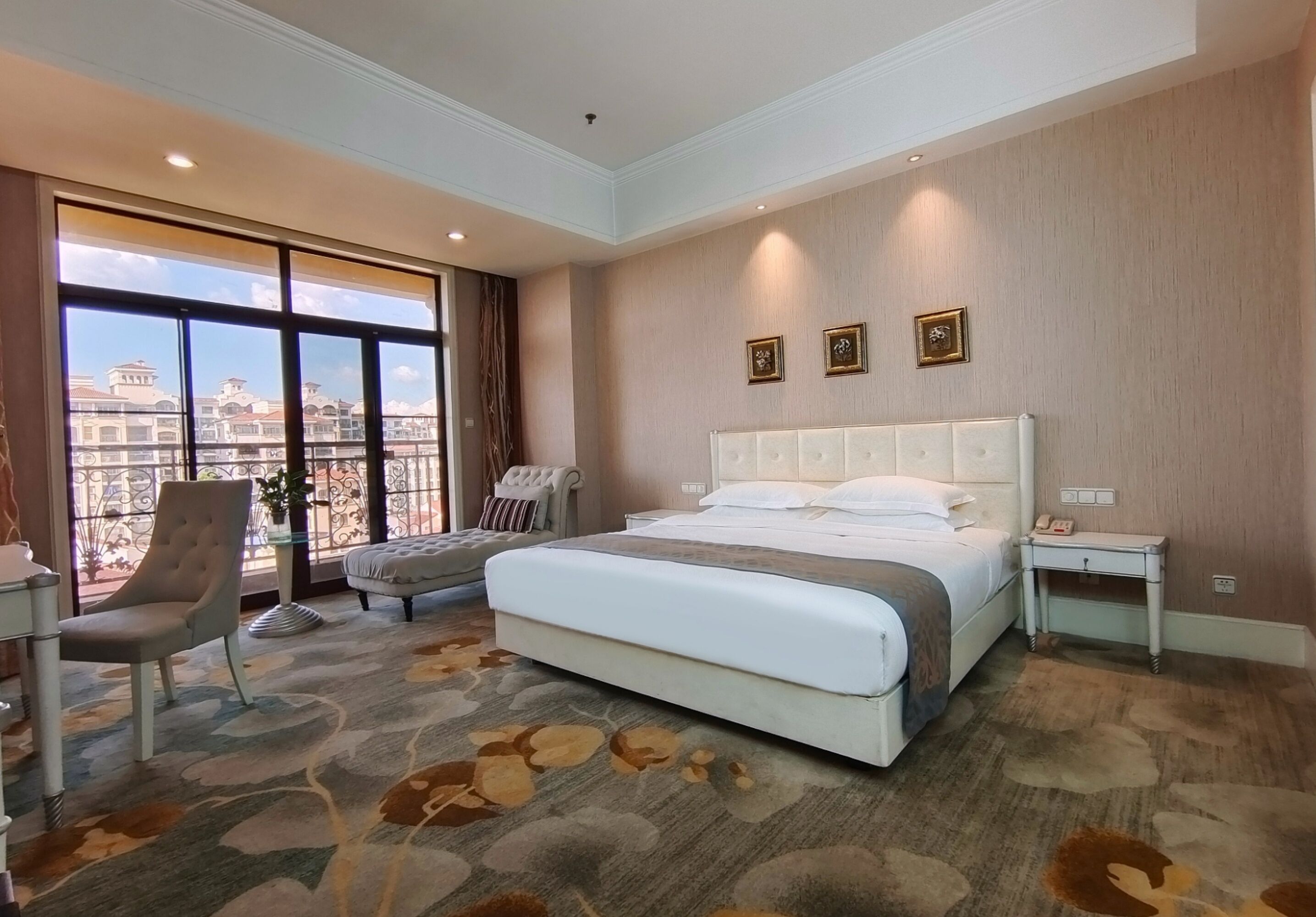 Superior Room, 1 King Bed | Soundproofing, free WiFi