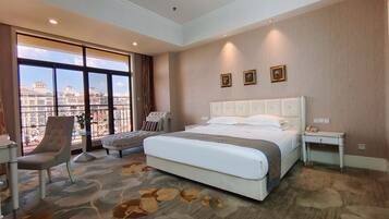 Superior Room, 1 King Bed | Soundproofing, free WiFi