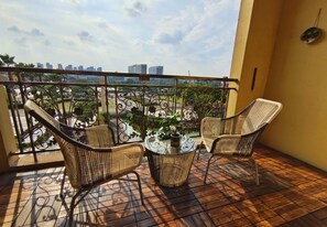 Habitación superior, 2 camas individuales | Terraza o patio