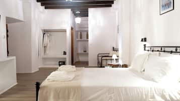 Apartment, 1 Bedroom, Non Smoking, Kitchen | 1 bedroom, in-room safe, soundproofing, iron/ironing board