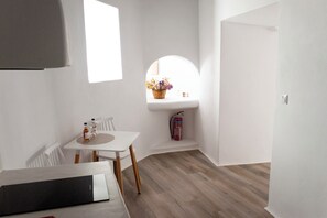 Apartment, 1 Bedroom, Non Smoking, Kitchen | Private kitchen