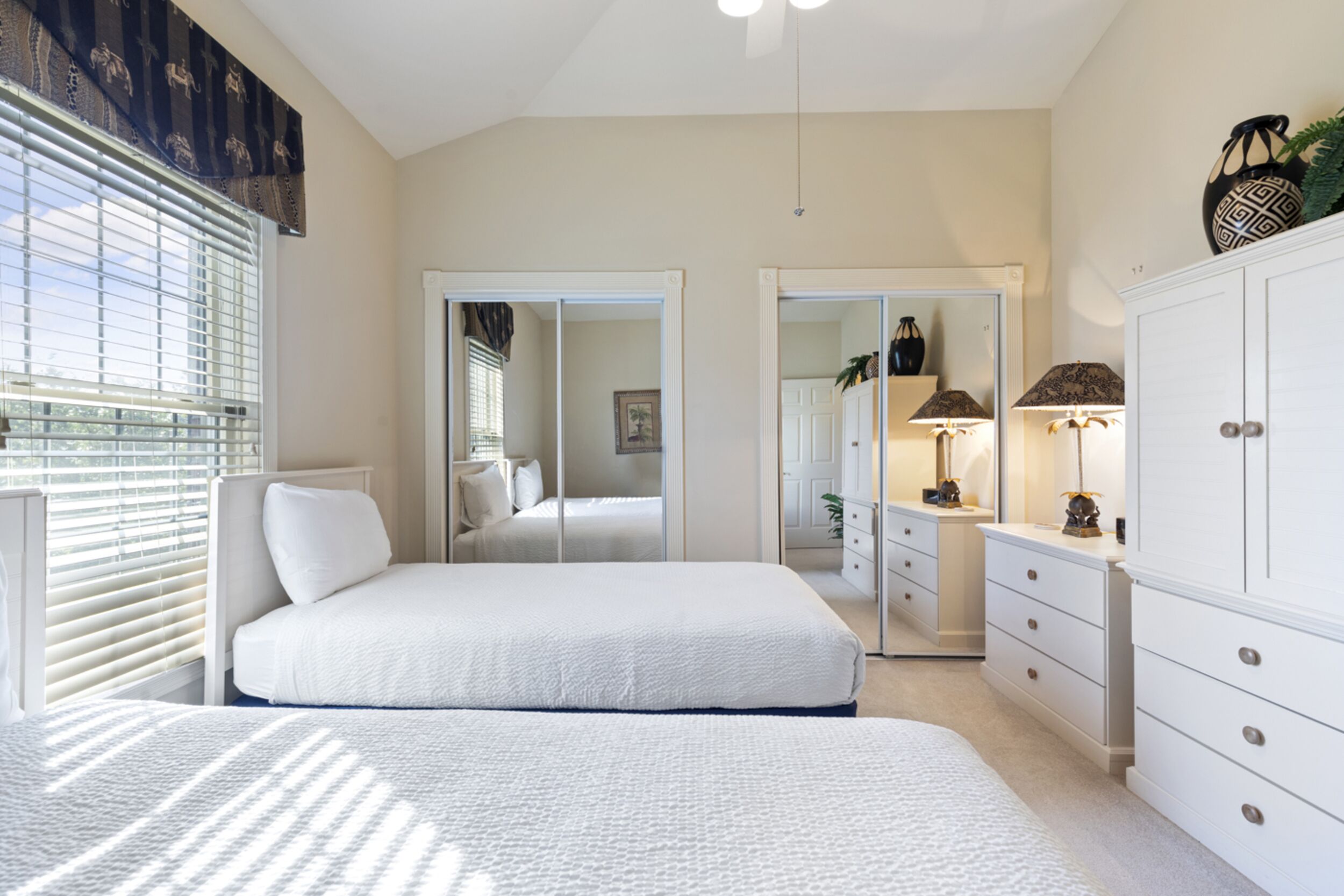 Apartamento ejecutivo, 3 habitaciones, acceso a la piscina, vistas al campo de golf | 3 dormitorios, decoración individual, mobiliario individual