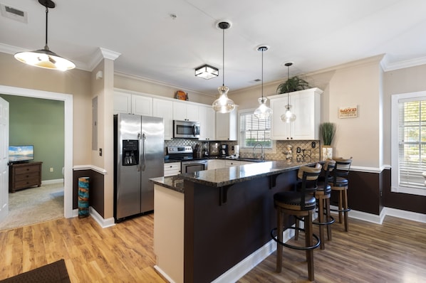 Signature Condo, 3 Bedrooms, Patio, Golf View | Private kitchen