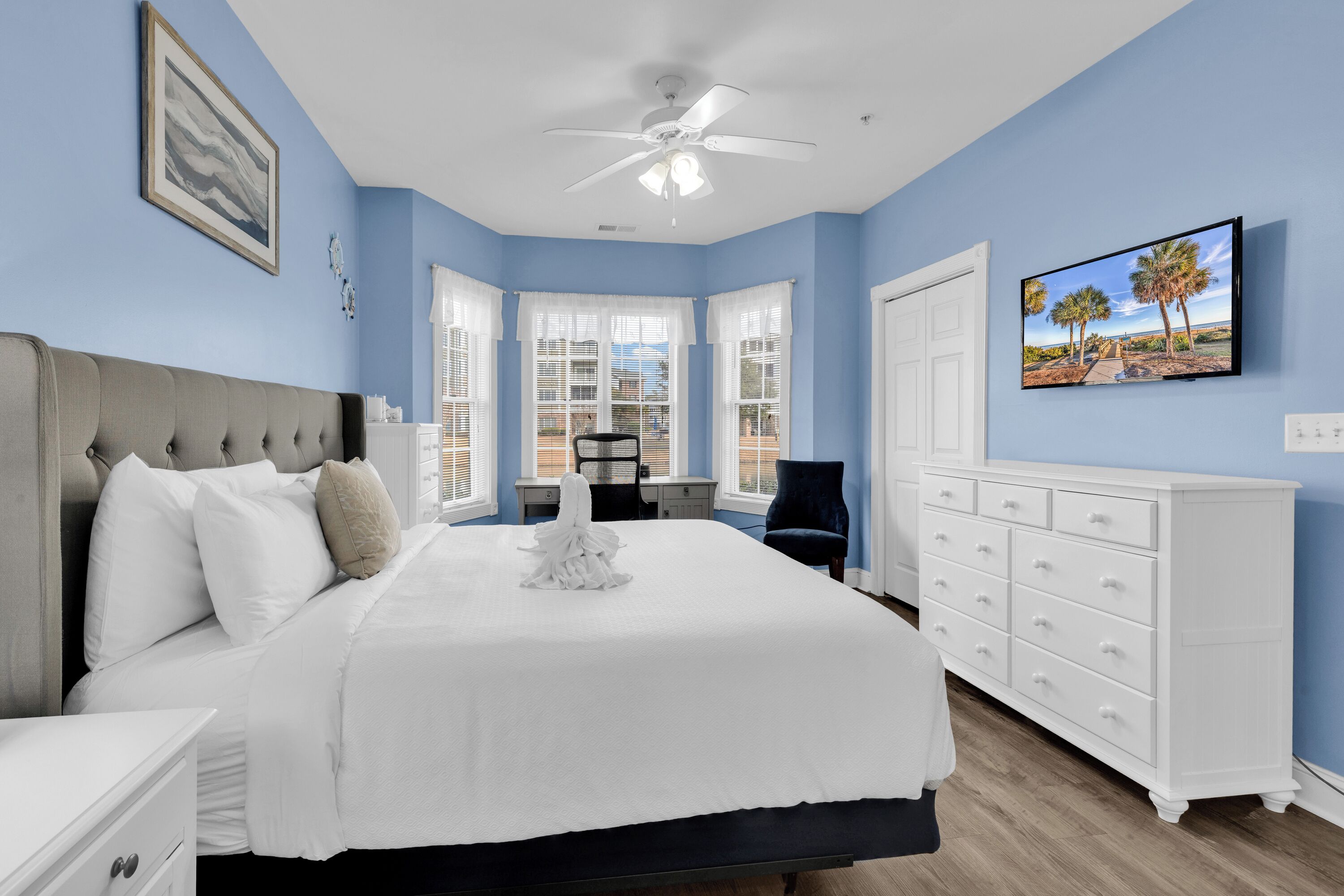 3 bedrooms, individually decorated, individually furnished