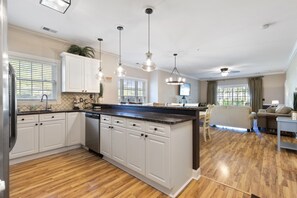 Appart'hôtel Signature, 3 chambres, patio, vue golf | Cuisine privée