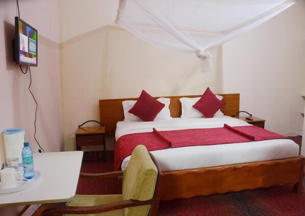 Basic Single Room | Desk, laptop workspace, blackout curtains, iron/ironing board