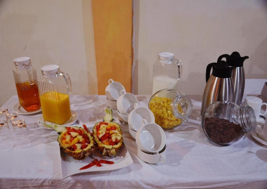 بوفيه فطور مجانًا يوميًا