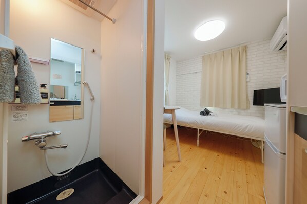 Accommodates one-person, Non Smoking | 1 bedroom, free WiFi, bed sheets - Nakano Five by Tranova (Tokyo)