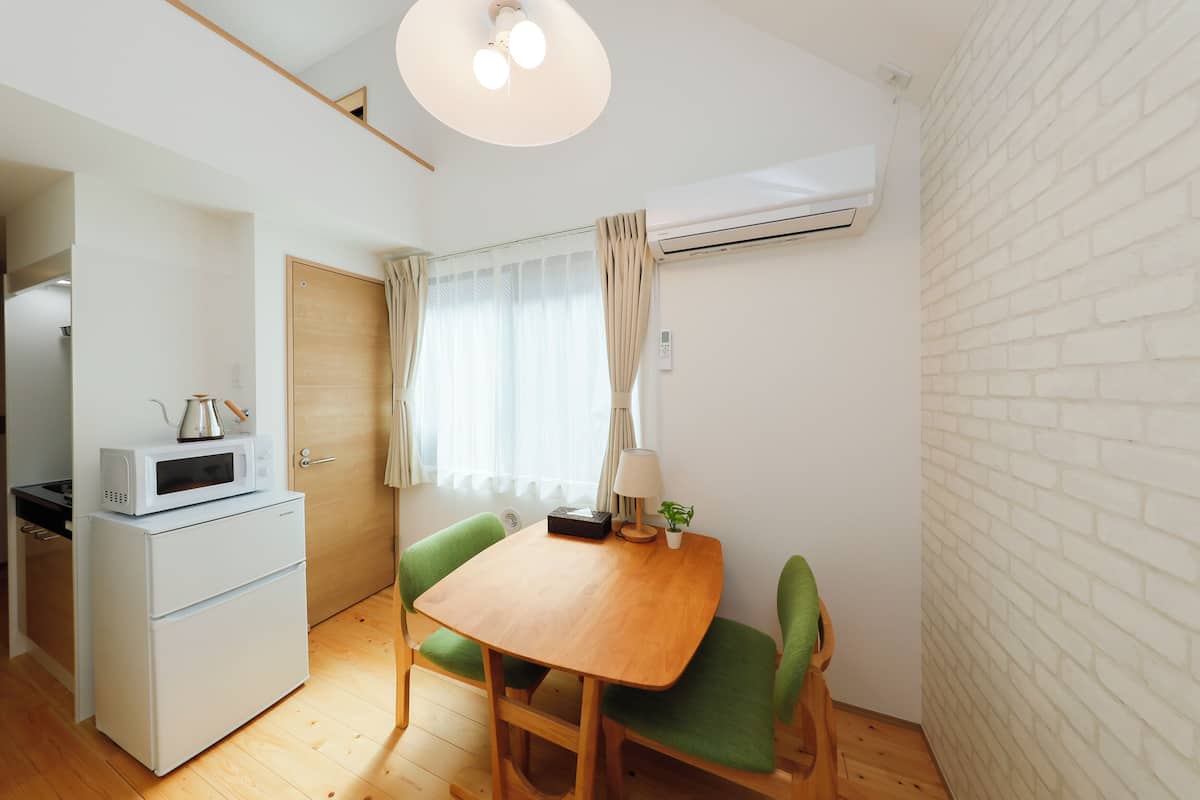 Accommodates two-person, Double Size, Non Smoking