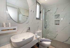 Haartrockner, Seife, Toilettenpapier