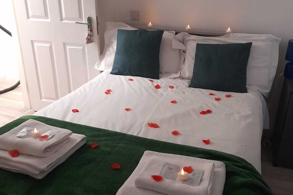 Standard Double Room | Free WiFi, bed sheets