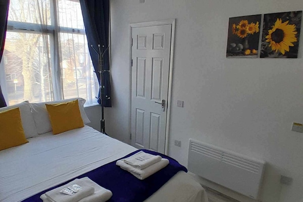 Standard Double Room | Free WiFi, bed sheets