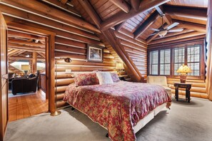 6 bedrooms, iron/ironing board, travel cot, free WiFi - Heritage Lodge - New! (Versailles)