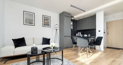 Bright Apartment RzeszĂłw by Renters
