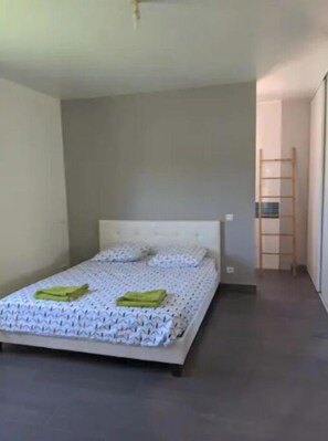 4 Schlafzimmer, Bügeleisen/Bügelbrett, WLAN, Bettwäsche