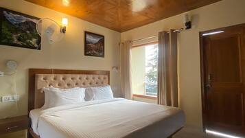 6 bedrooms, iron/ironing board, WiFi