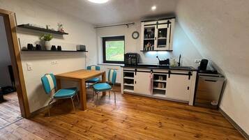 JÀÀkaappi, uuni, liesi, astianpesukone