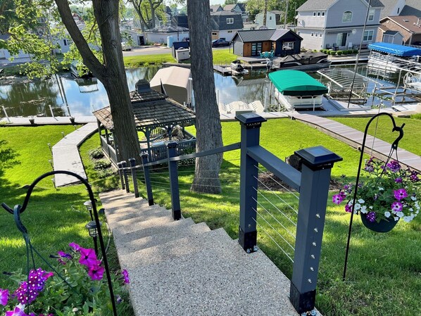 المنطقة المحيطة بالمنشأة