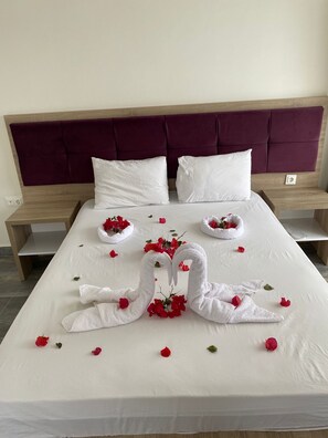 Suíte estúdio família, sacada, vista para a praia | Roupas de cama premium, escrivaninha, espaço de trabalho para notebook