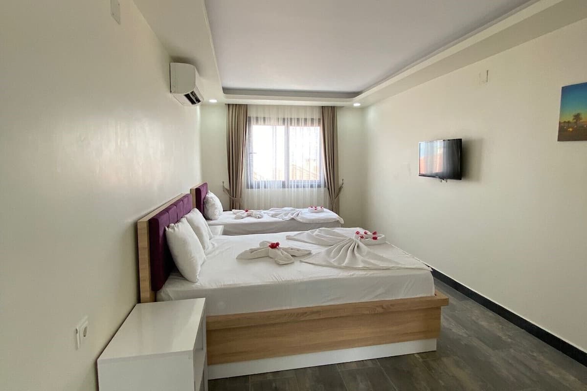 Ropa de cama de alta calidad y escritorio