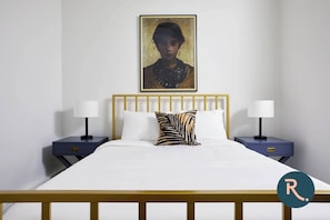 8 habitaciones, tabla de planchar con plancha, cuna de viaje y wifi