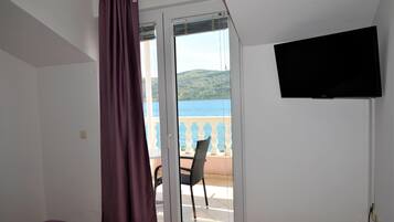 Studio | Free WiFi, bed sheets