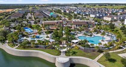 Sweet Townhouse 4Beds/3Baths/Pool/18Min Disney