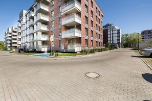 Vista frontal de la propiedad