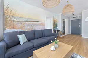 아파트, 침실 2개, 발코니 | 거실