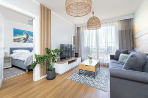 아파트, 침실 2개, 발코니 | 거실