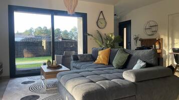 Smart TV, stereo, offices