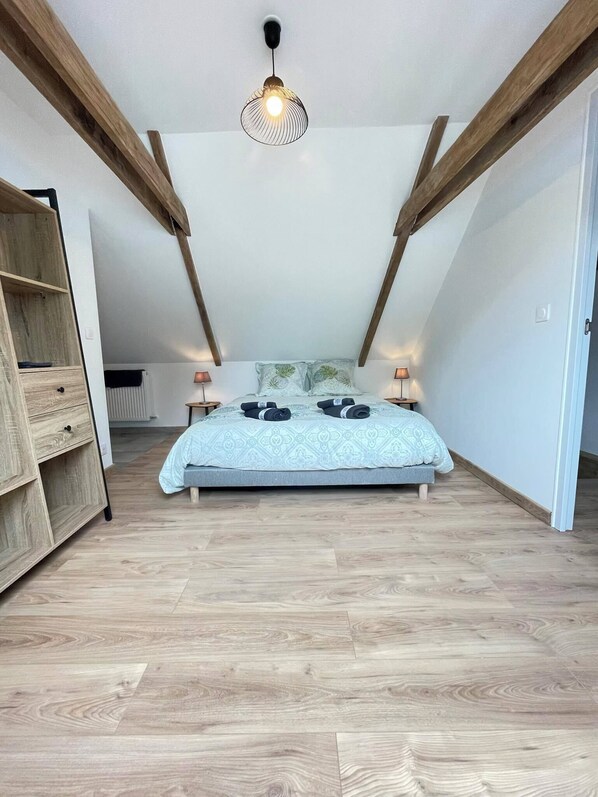 2 soverom, strykejern/-brett, wi-fi (inkludert) og sengetøy