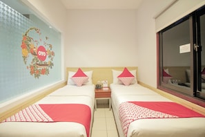 Deluxe Twin Room | Bed sheets - Collection O 295 Grha Ciumbuleuit Guest House (Bandung)