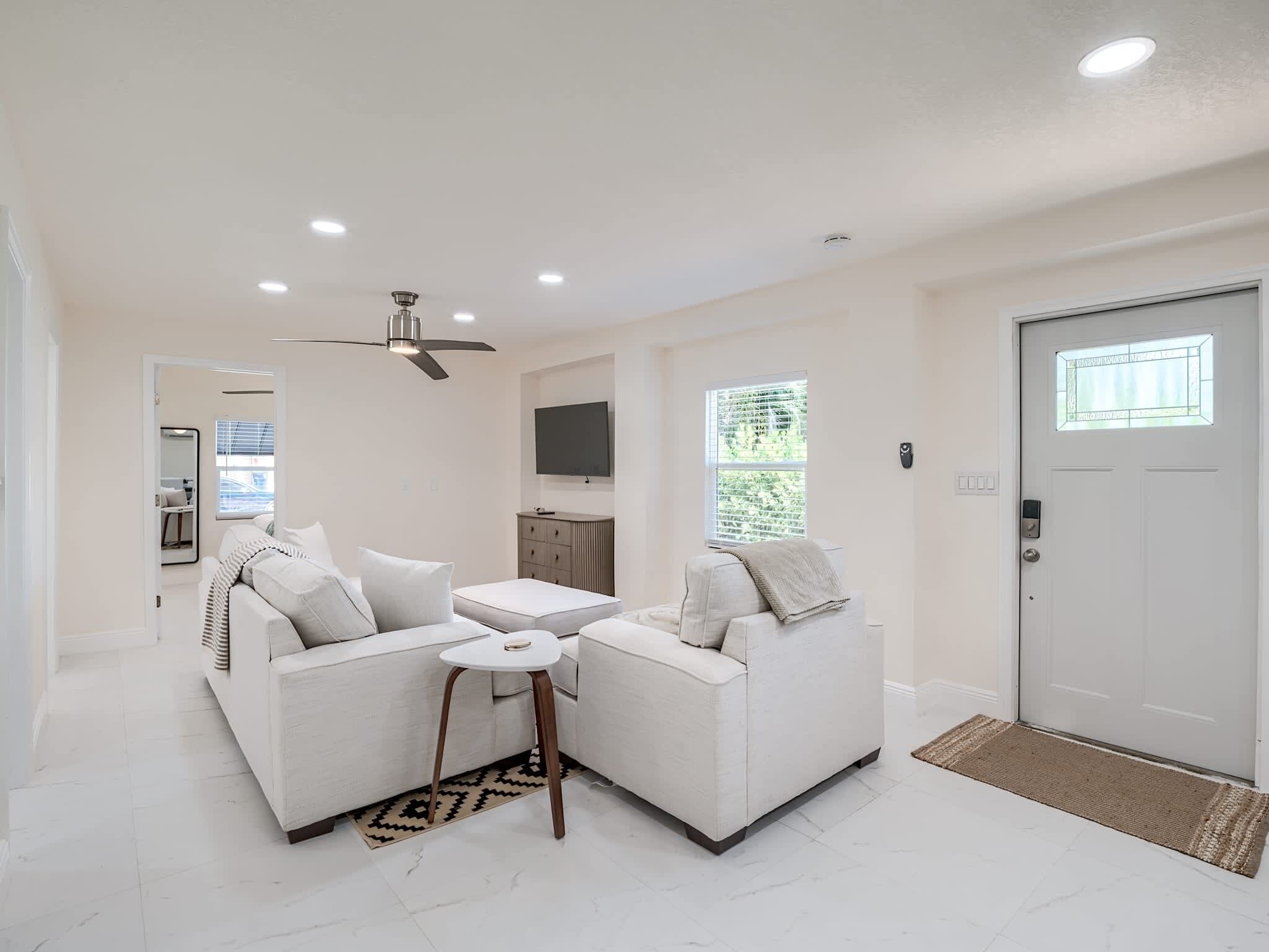 Beach Hideaway - 1 Block To Fort Myers Beach - Estero, FL
