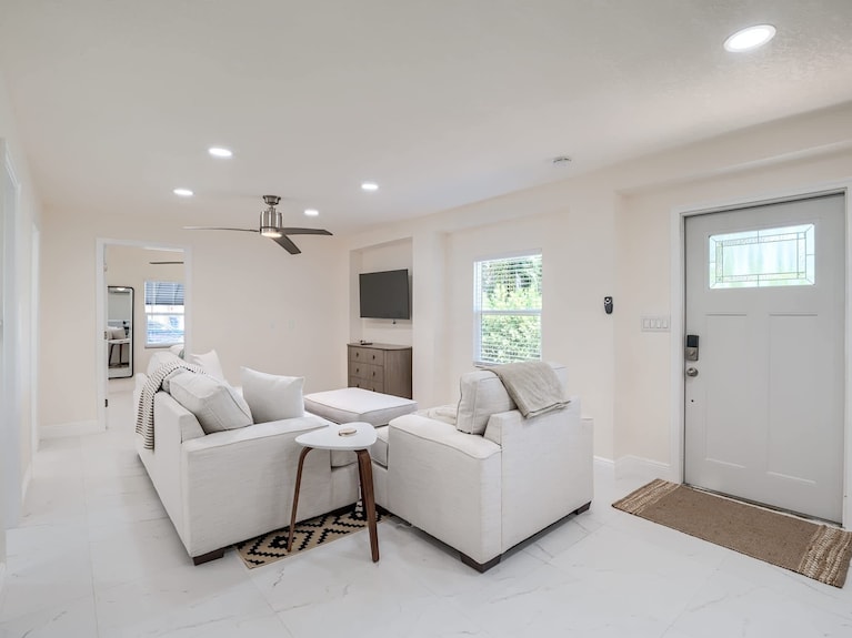 Beach Hideaway - 1 Block To Fort Myers Beach - Estero, FL