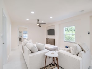 TV - Poolside -1st Floor -1 Block to Beach (Fort Myers Beach)