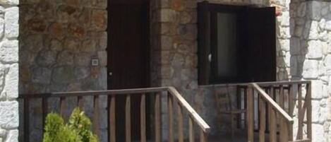 Villa, 2 chambres, balcon | Entrée de l’hébergement