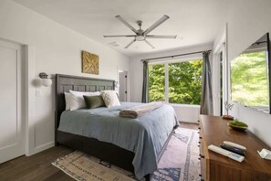 4 bedrooms, iron/ironing board, free WiFi, bed sheets - Skip’s Hideaway • Hot Tub • Firepit • Dogs • Games (Young Harris)
