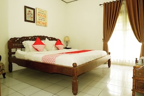 Free WiFi, bed sheets - Hotel O Cemara's Homestay (Batu)
